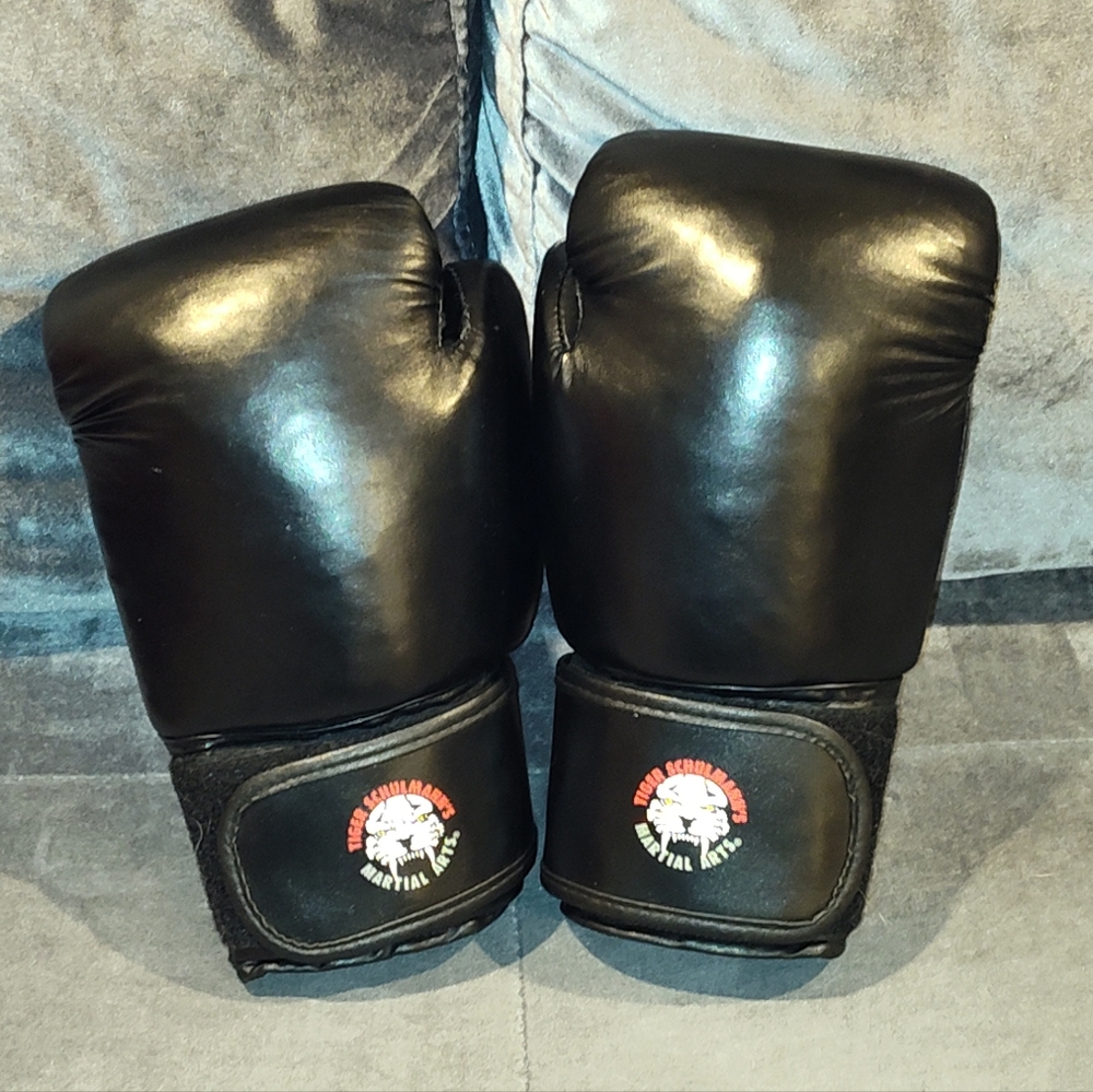 TIGER SCHULMANNS MARTIAL ARTS MMA KICKBOXING BLACK SPARRING BOXING GLOVES